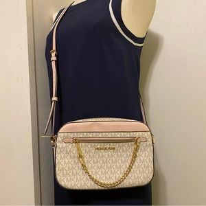 Micheal Kors crossbody purse